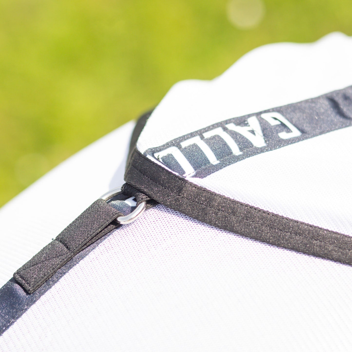 Gallop Dual 5-Point Fly Rug & Neck Set White